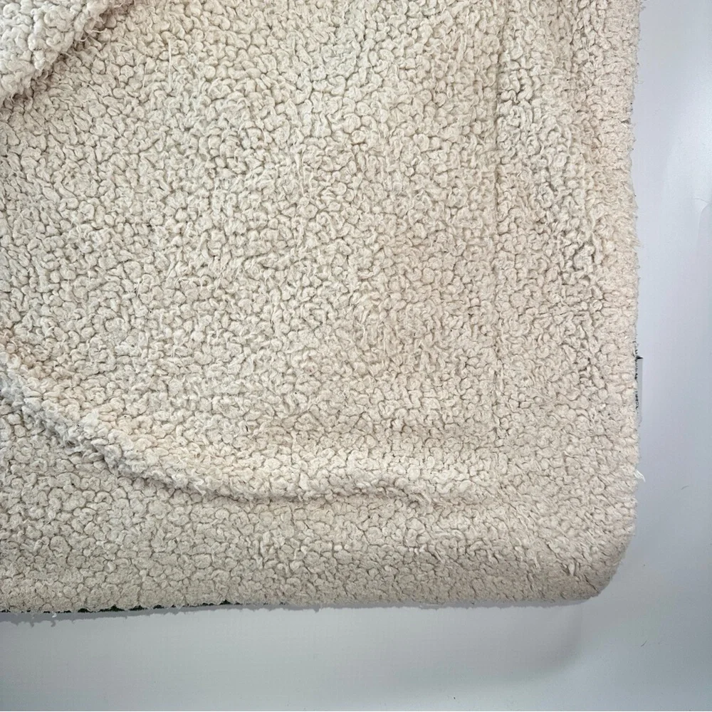 Life Comfort Oversized Throw Blanket Sherpa Plush Green Cream 70x70